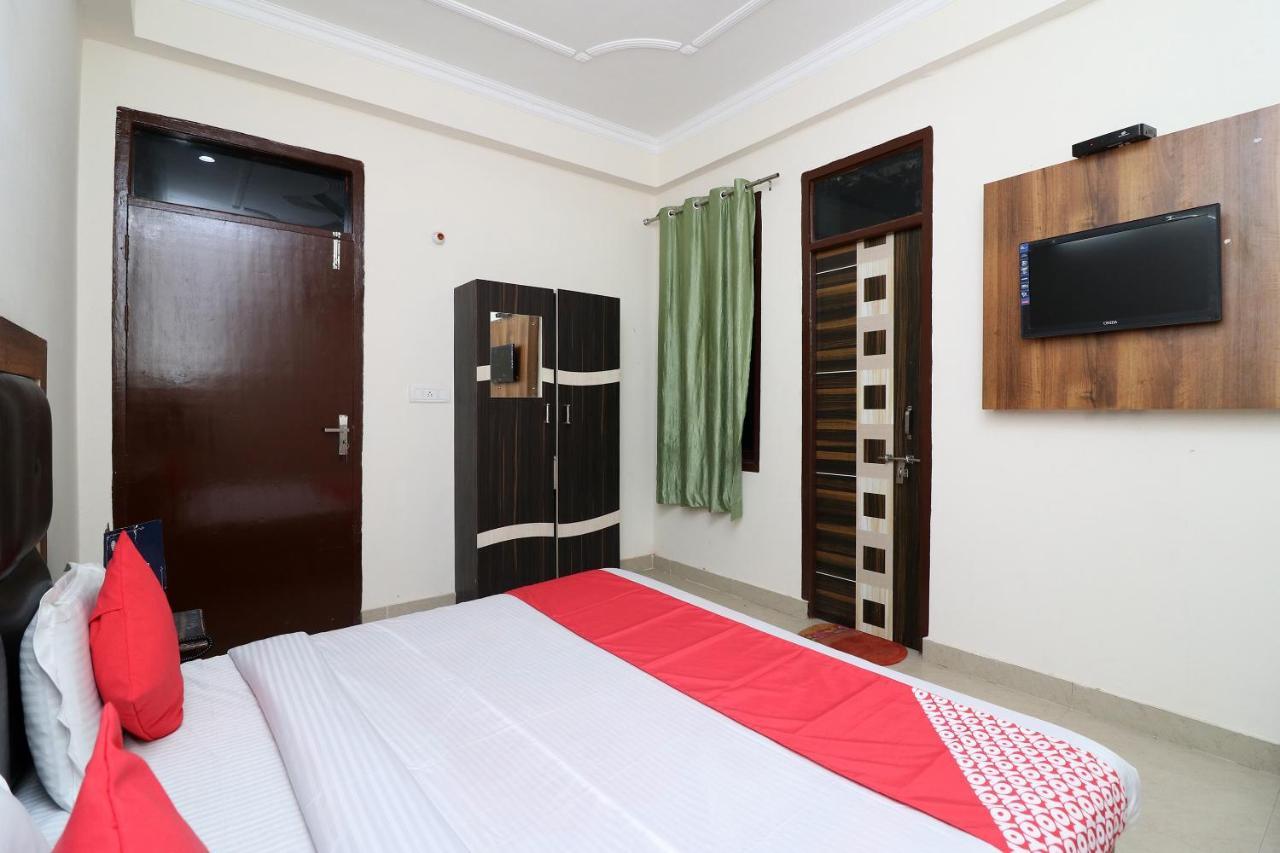 Oyo 24958 Hotel Dayal Belanganj Buitenkant foto
