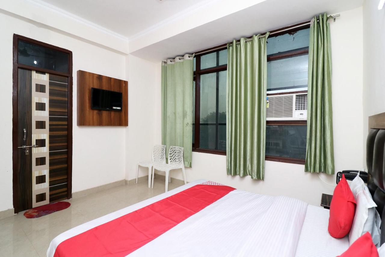 Oyo 24958 Hotel Dayal Belanganj Buitenkant foto