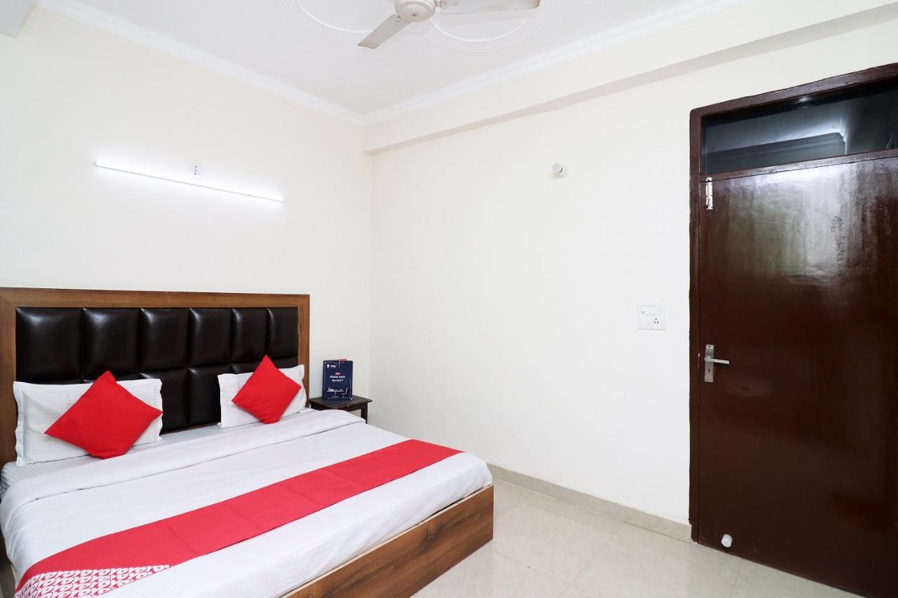 Oyo 24958 Hotel Dayal Belanganj Buitenkant foto
